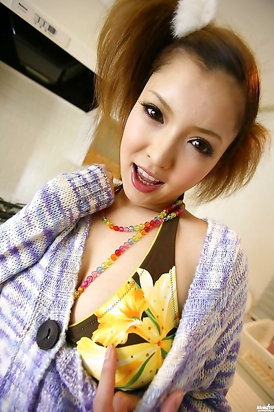 الآسيوية الجمال Riana Natsukawa