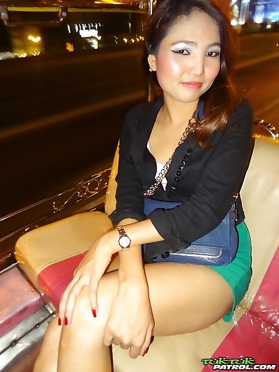 Tailandês primeira timer lambe ela